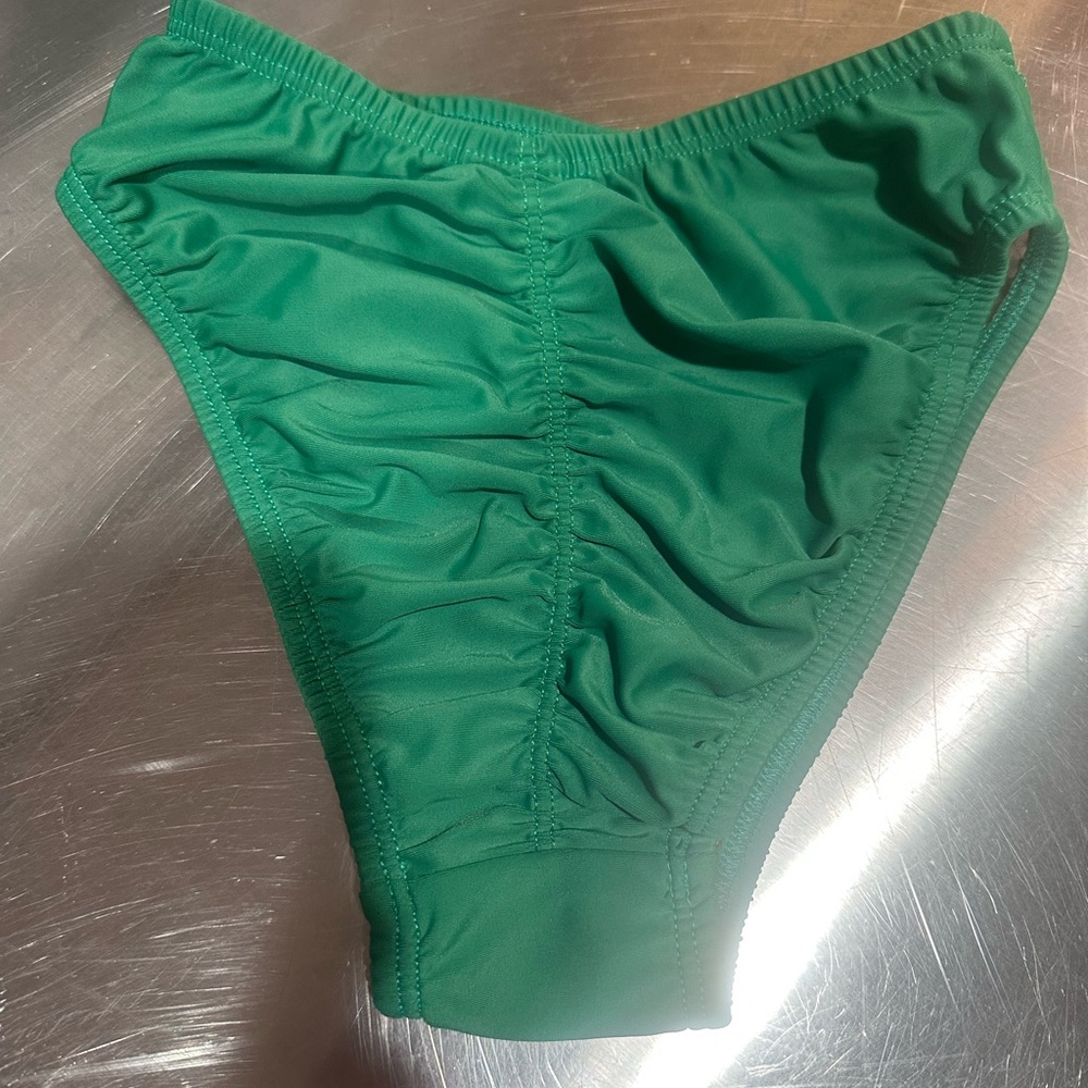 Cleo The Hurricane high rider hot pant
Size Small
Green 
EUC